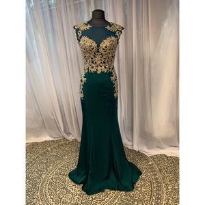 GORGEOUS HUNTER GREEN/GOLD EVENING GOWN 💚